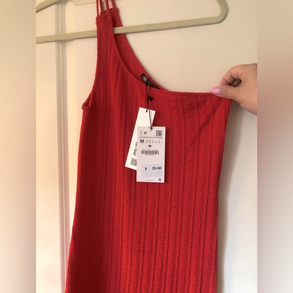 Red one shoulder dress from Zara - Picture 6 of 6